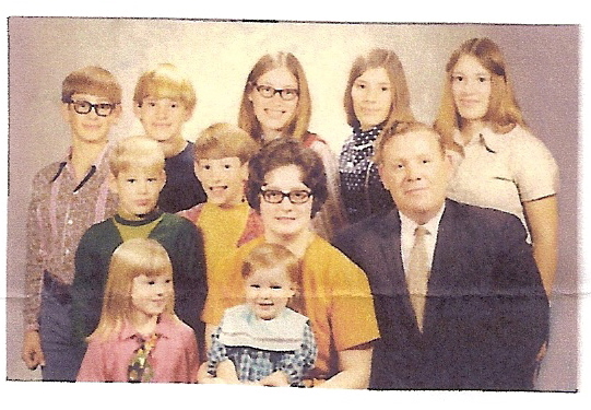 bobdavisfamilycirca1972.jpg